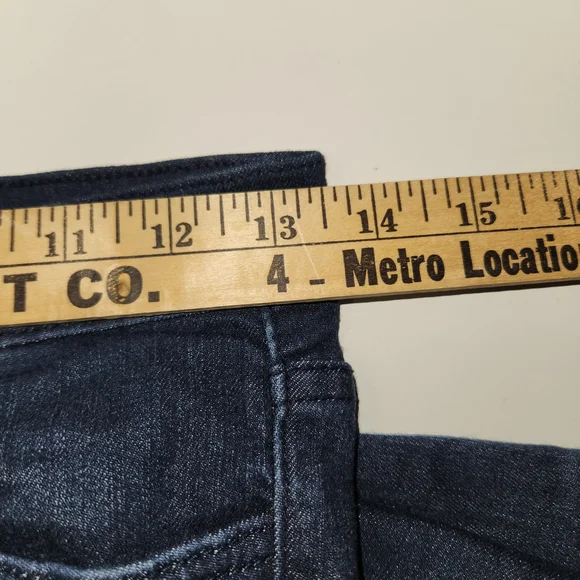 JUDY BLUE Women's Wide Hem Stretch Flare Jeans Medium Wash Size 7/28 Made in USA - Picture 8 of 9